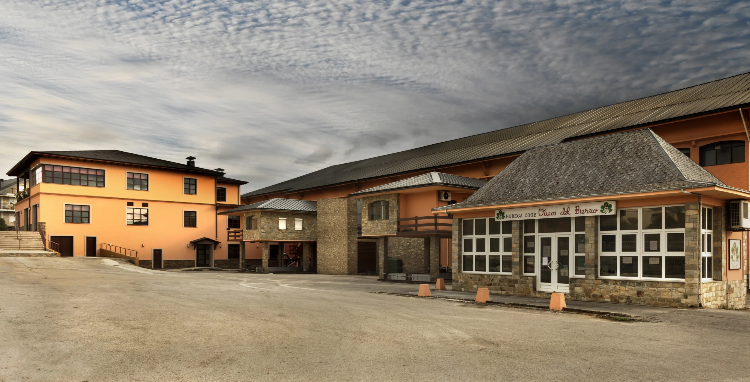 instalaciones de bodega coop vinos del bierzo