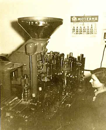 imagen antigua en la fabrica de vinos guerra